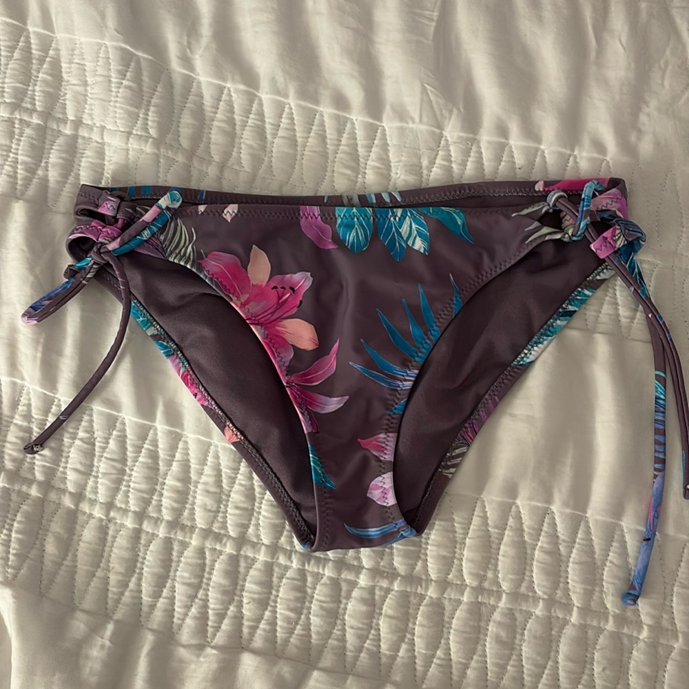 raisins bathing suit bottoms size L
